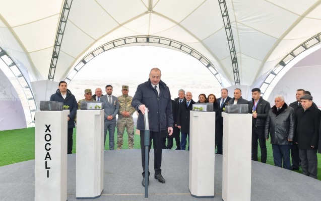 Prezident Xocalıda soyqırımı memorialının təməlini qoydu - VİDEO
