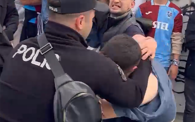 Stadionda oyundan əvvəl yaranan mübahisəyə polis müdaxilə etdi – OLAYLI VİDEO