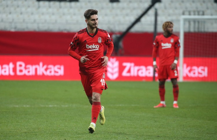 "Neftçi"nin maraq dairəsində olan vinger "Beşiktaş"dan ayrıldı