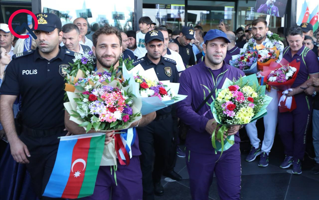 Yeni çempionlarımız Parisdən vətənə qayıtdı - FOTOLAR