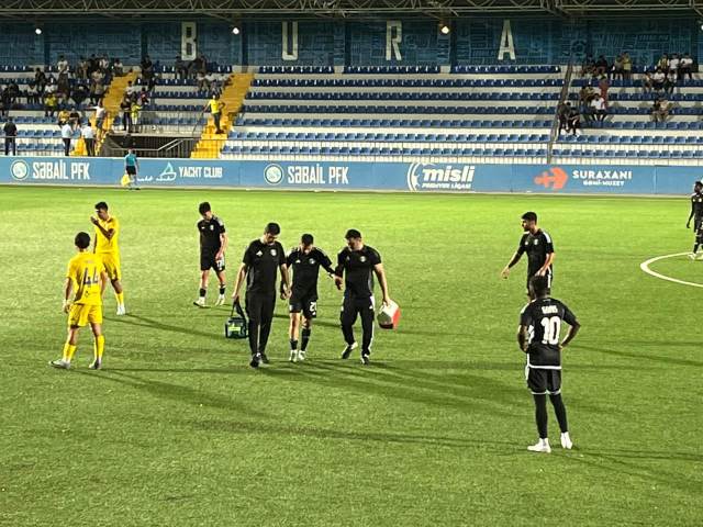 Azərbaycan futbolunda maraqlı olay – Həkimə sarı vərəqə göstərildi