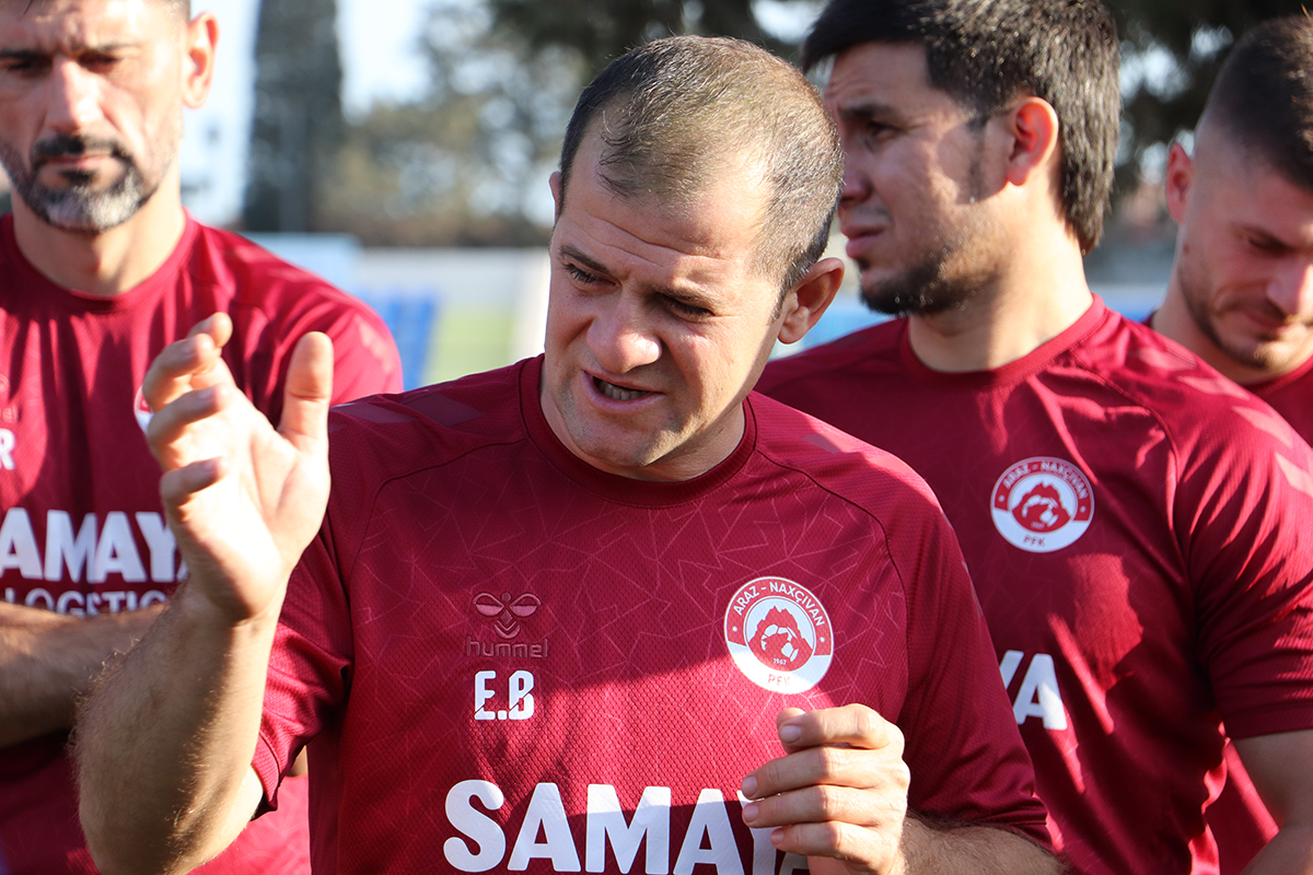 "Mən futbolçulara və rəhbərliyə görə işləyirəm"