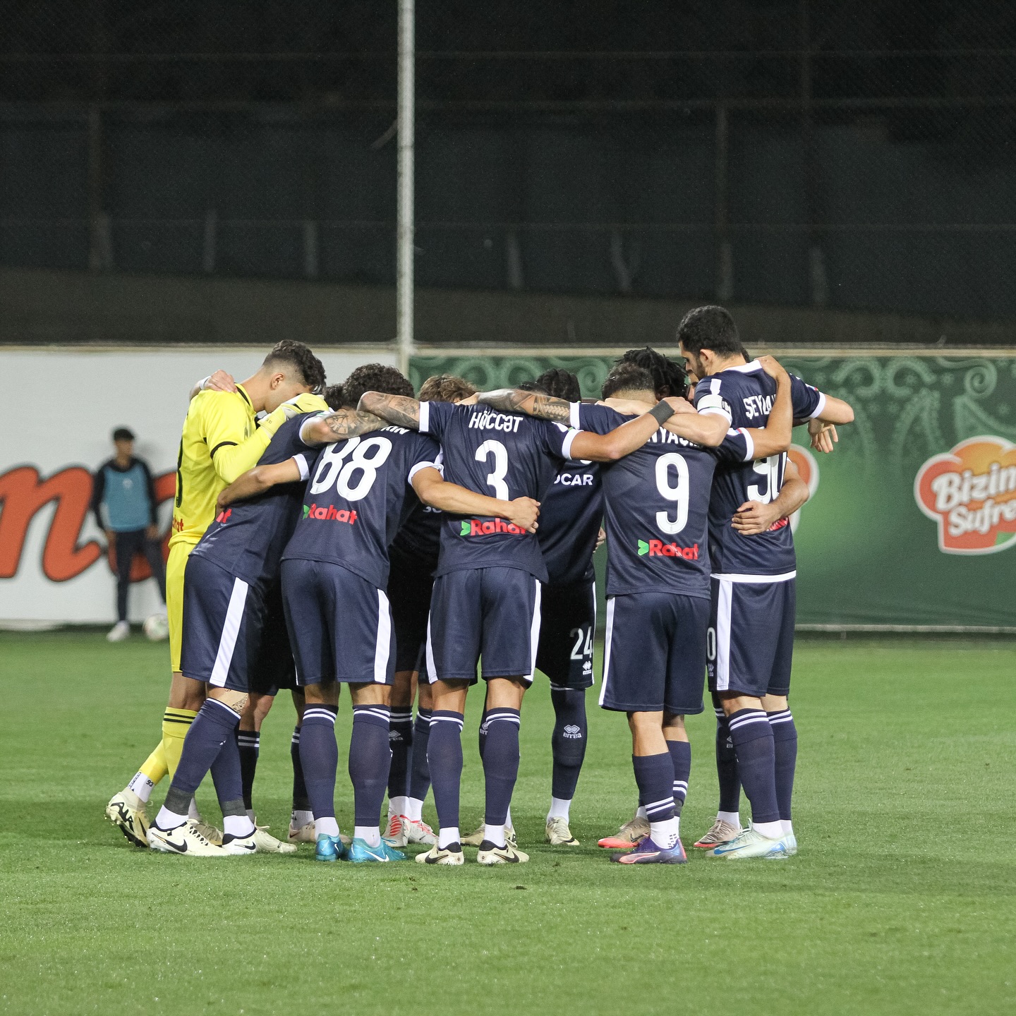 “Neftçi”nin futbolçuları, görəsən, niyə belə edir?