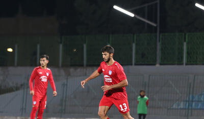 Azərbaycanda futbolçu qapıları səhv saldı, kuryoz qol vurdu -