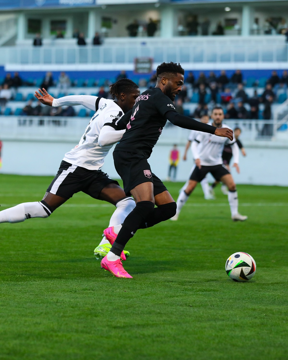 Futbol ilahəsi Azərbaycan komandasının hücumçusu ilə niyə küsülüdür?