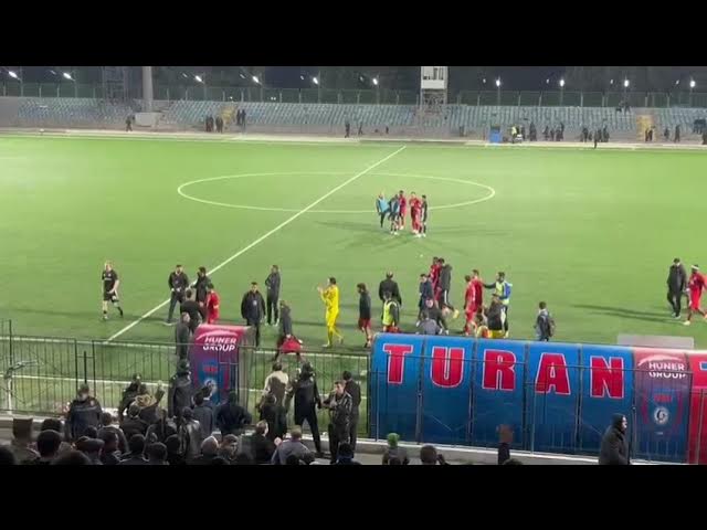 İş adamı “Qarabağ”ı uda bilməyən  komandasını ayaqüstə alqışladı - VİDEO