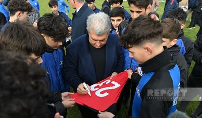 "Barselona"nın prezidenti Bakıda futbolçuların xahişini yerə salmadı -