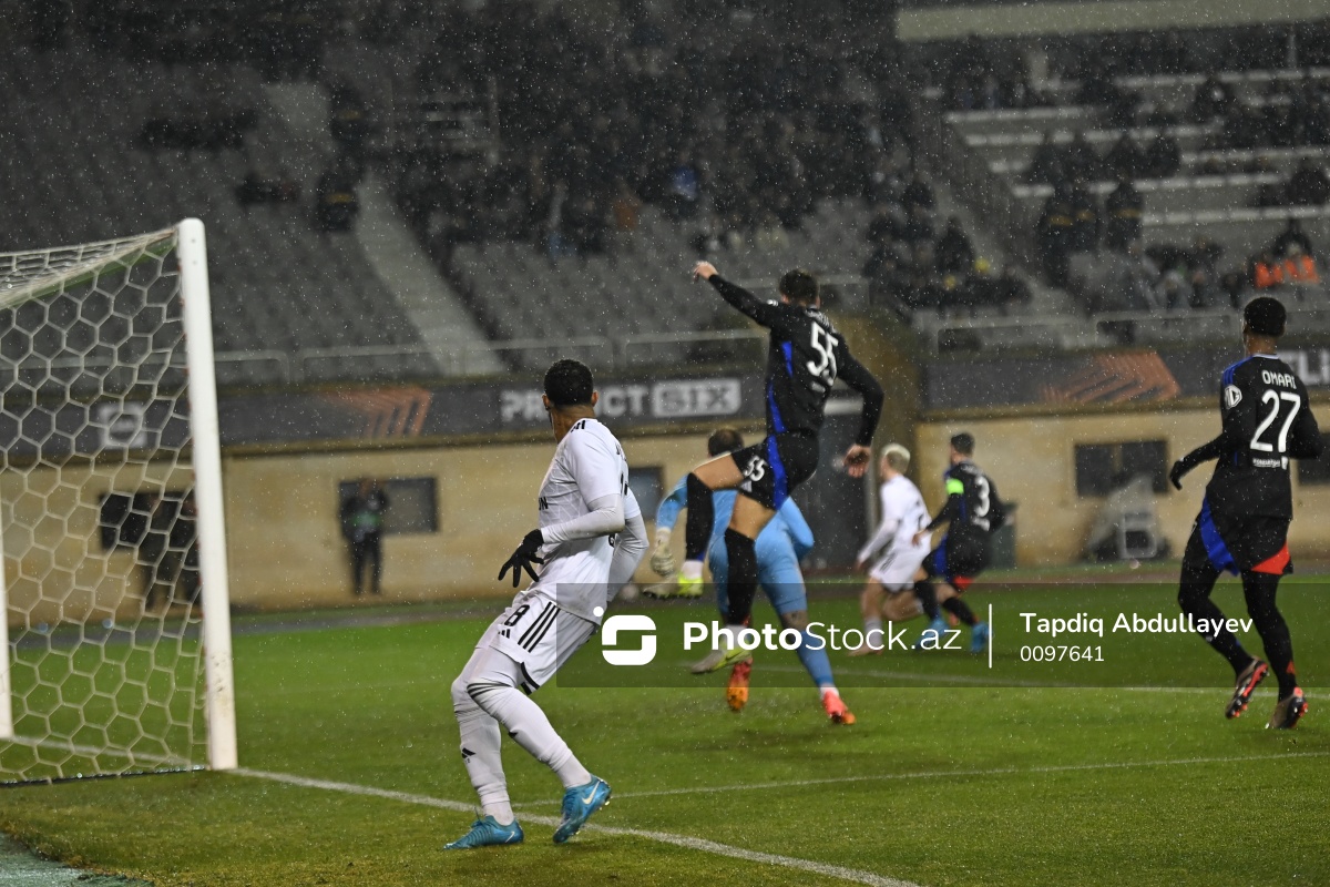 “Qarabağ”da qapını görən kimlərdir?