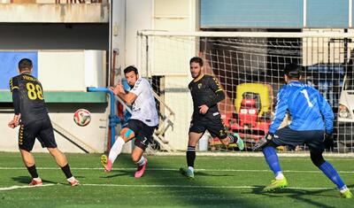 Azərbaycanda futbolçu künc zərbəsindən birbaşa qol vurdu -