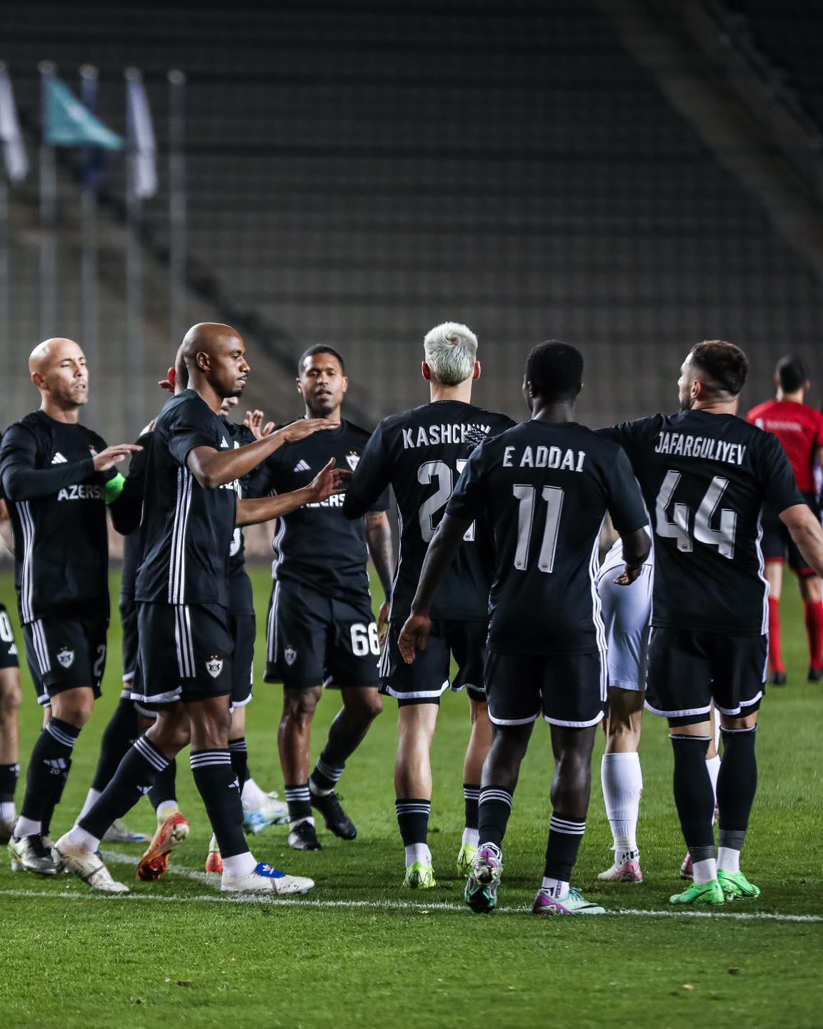 Bunadək yalnız “Neftçi”... “Qarabağ” onu qarabaqara izləyir