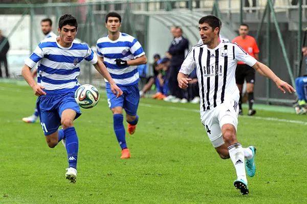 Futboldan uzaq düşən millimizin sabiq oyunçusu direktorla görüşdü - Geri qayıdır