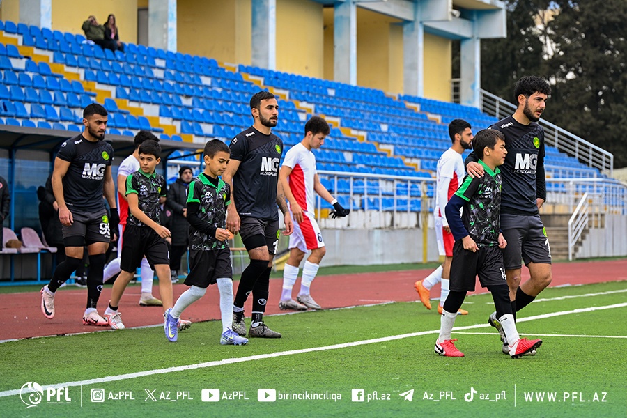 Rayonda stadionu qardan təmizləyə bilmədilər, bu qərar verildi