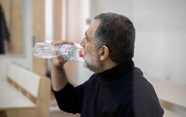 Onun gizli “vatsap” yazışmaları nümayiş etdirildi - FOTOLAR