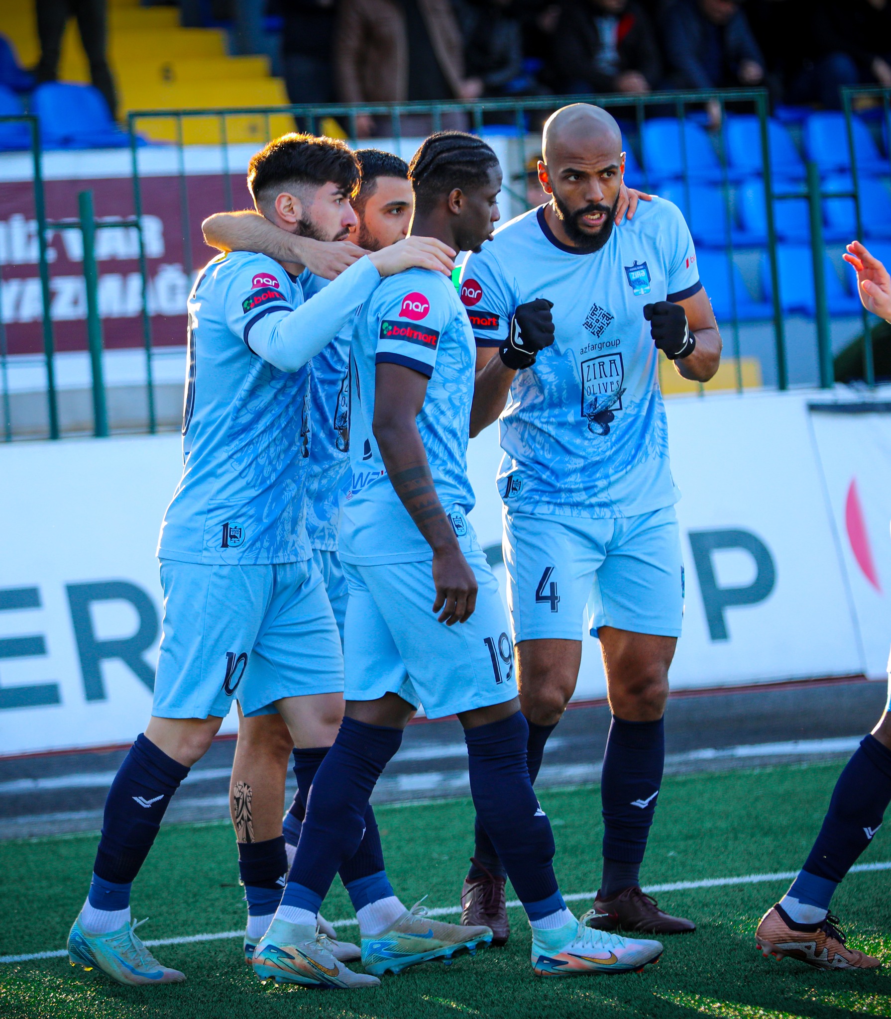 Azərbaycandakı milyonluq futbolçuya baxın – Cənnətə düşüb!