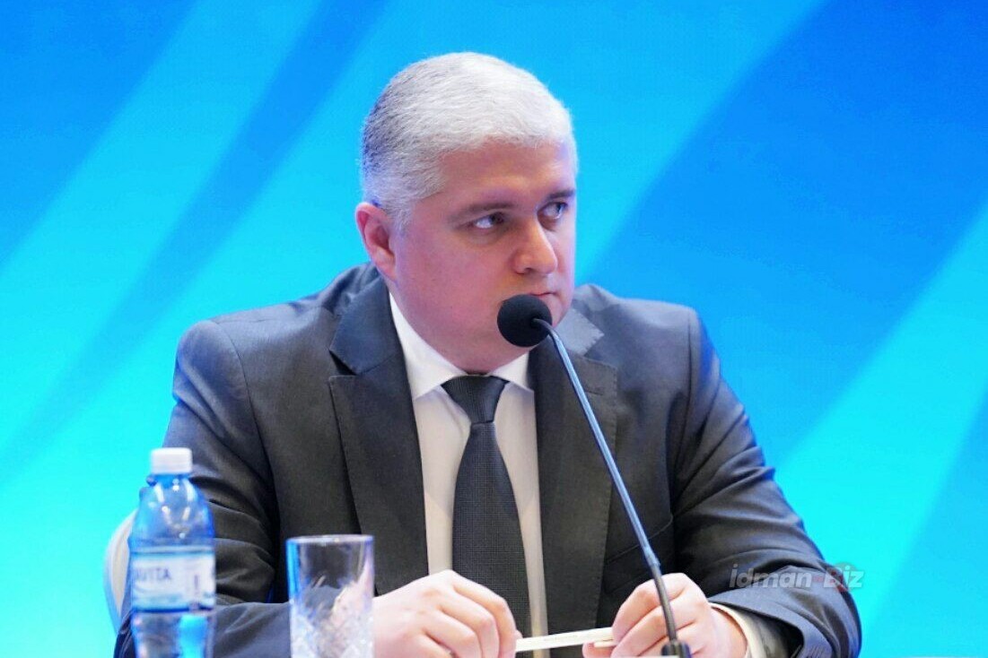 Baş katib klub rəhbəri ilə 2 saat hansı məsələləri müzakirə etdi?